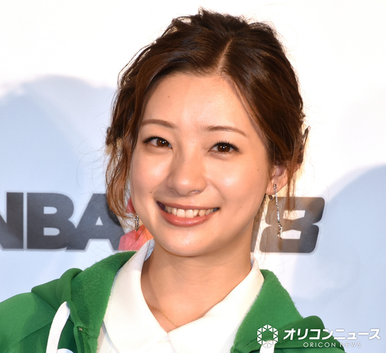 【内容提要】日本女演员足立梨花在30日播出的《踊る！さんま御殿!!》中罕见透露，