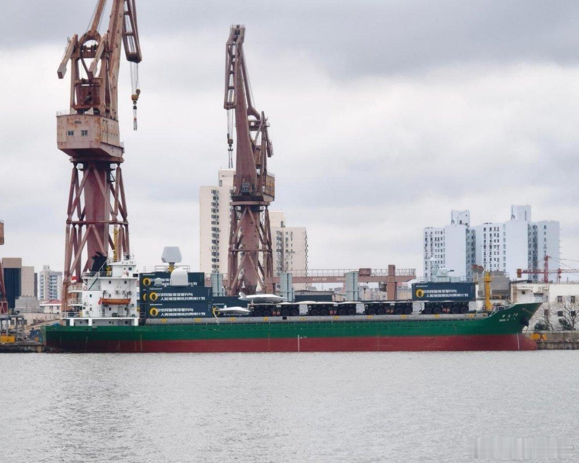 第一艘电磁弹射无人机航母居然是他高速隐形无人机已上武库舰！昨天才刚刚吊装车辆，今