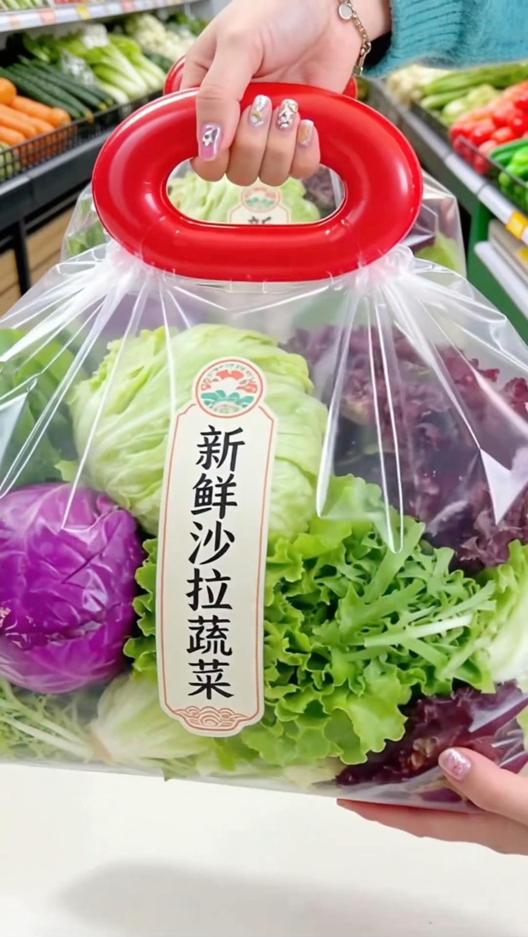 姐妹们，爱吃蔬菜沙拉的看过来！不用再去超市费劲挑选啦，这份搭配好的新鲜...