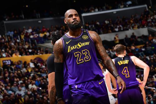 NBA夏天球员市场潜在动向：詹姆斯、哈登、字母等有离队可能，绿军或有大动作詹姆斯