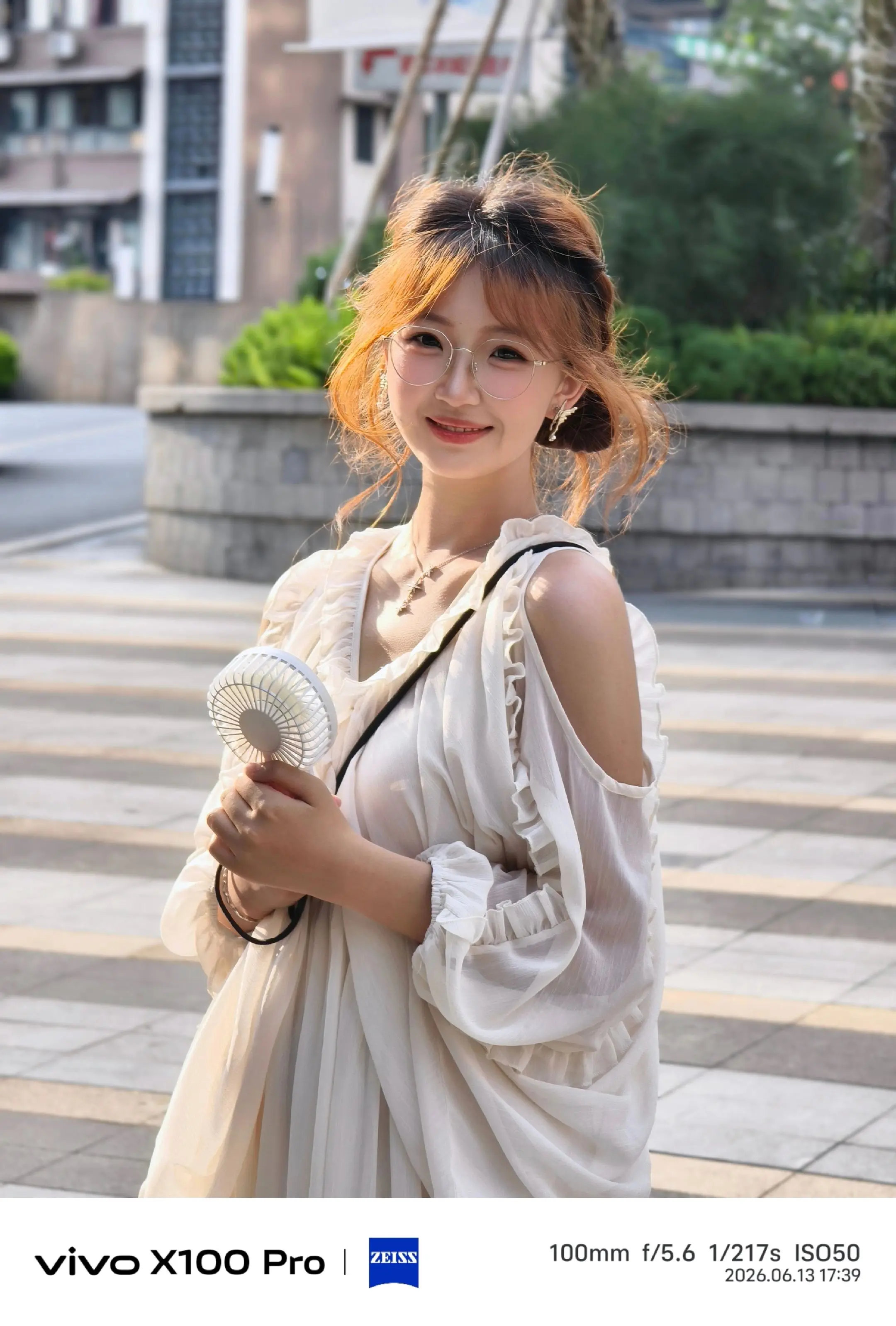 不追赶别人，只奔赴自己的光。