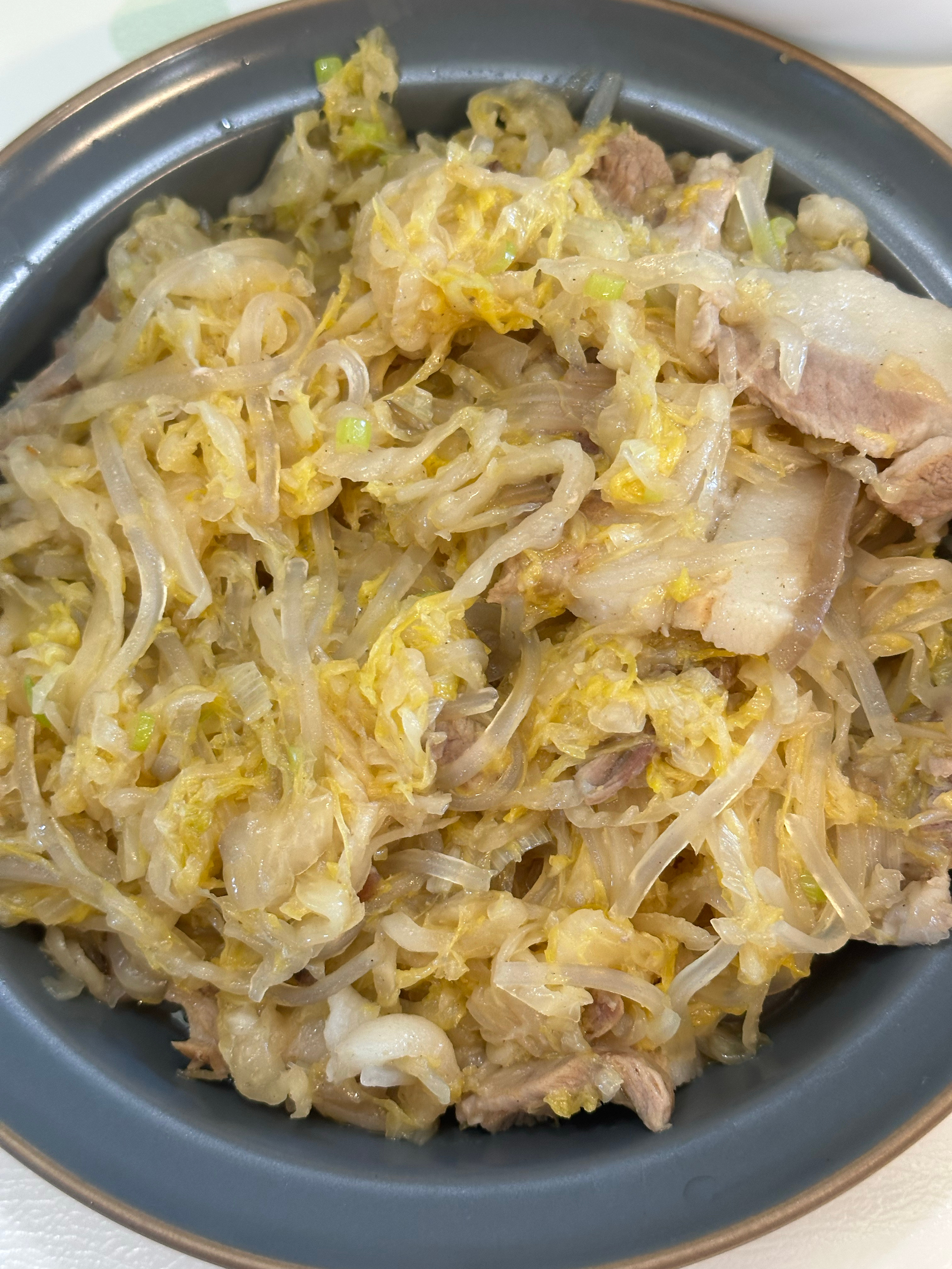 吃饭🍽️跟阿姨说放一盆太多了下面菜不好翻装俩个里吧，看起来也太多了