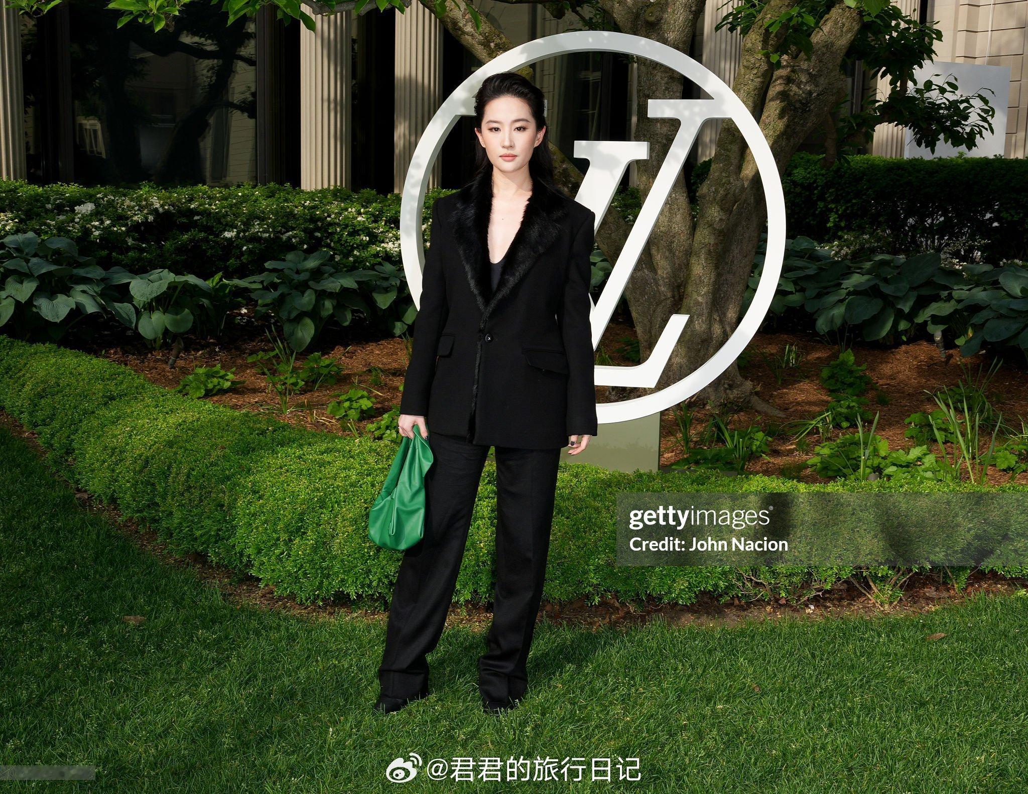刘亦菲出席LV的纽约春夏大秀，来看看g社图 