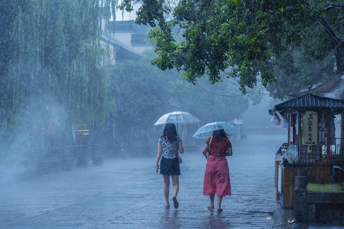 强降雨再袭南方，与前期雨区高度重叠，致灾风险有多高？
从今天夜间开始，直至29日