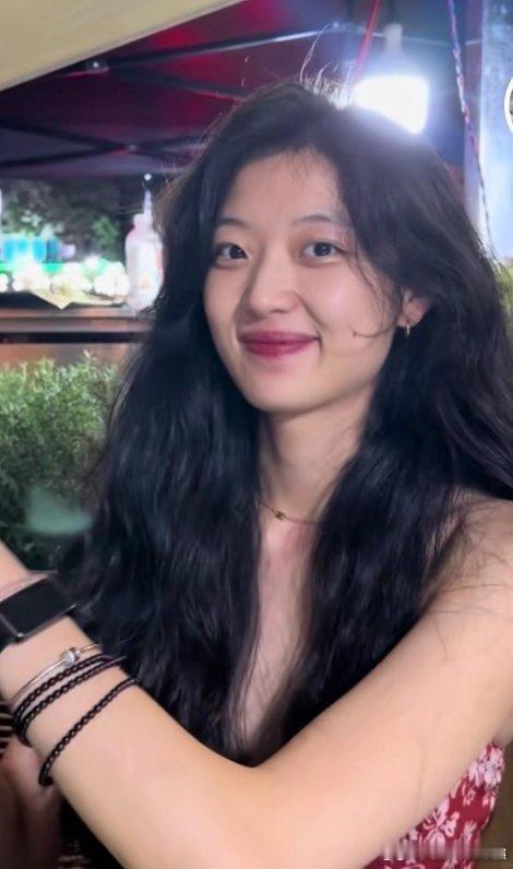 孙千算是有辨识度吗？很多照片都有点怪怪的 ​​​