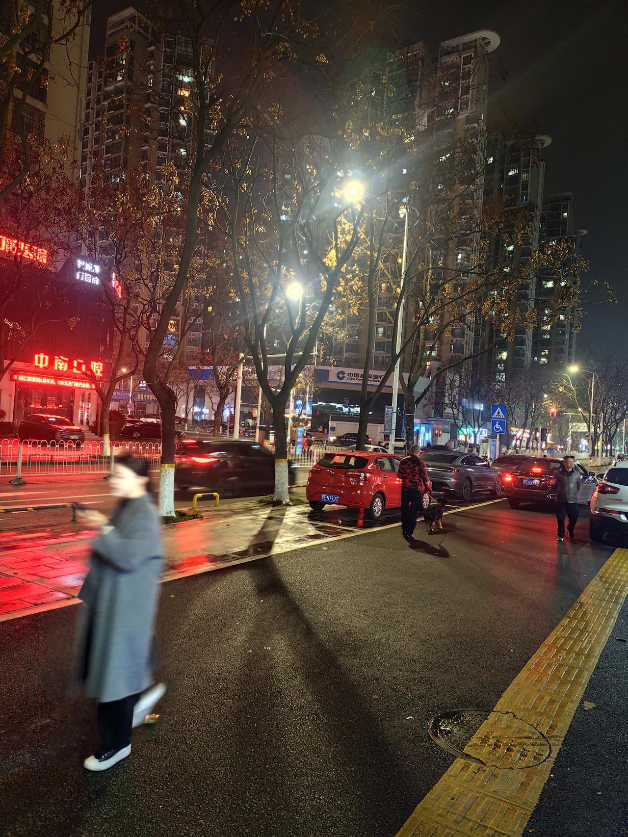 理性的说,大龄剩女能娶吗?能，但要分不同的女性。
     所谓能娶的大龄女性，