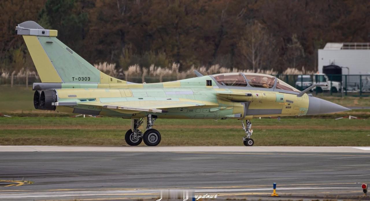 印度尼西亚空军“阵风”战斗机的302、303号机正在开展交付前试飞，看起来嘎嘎新