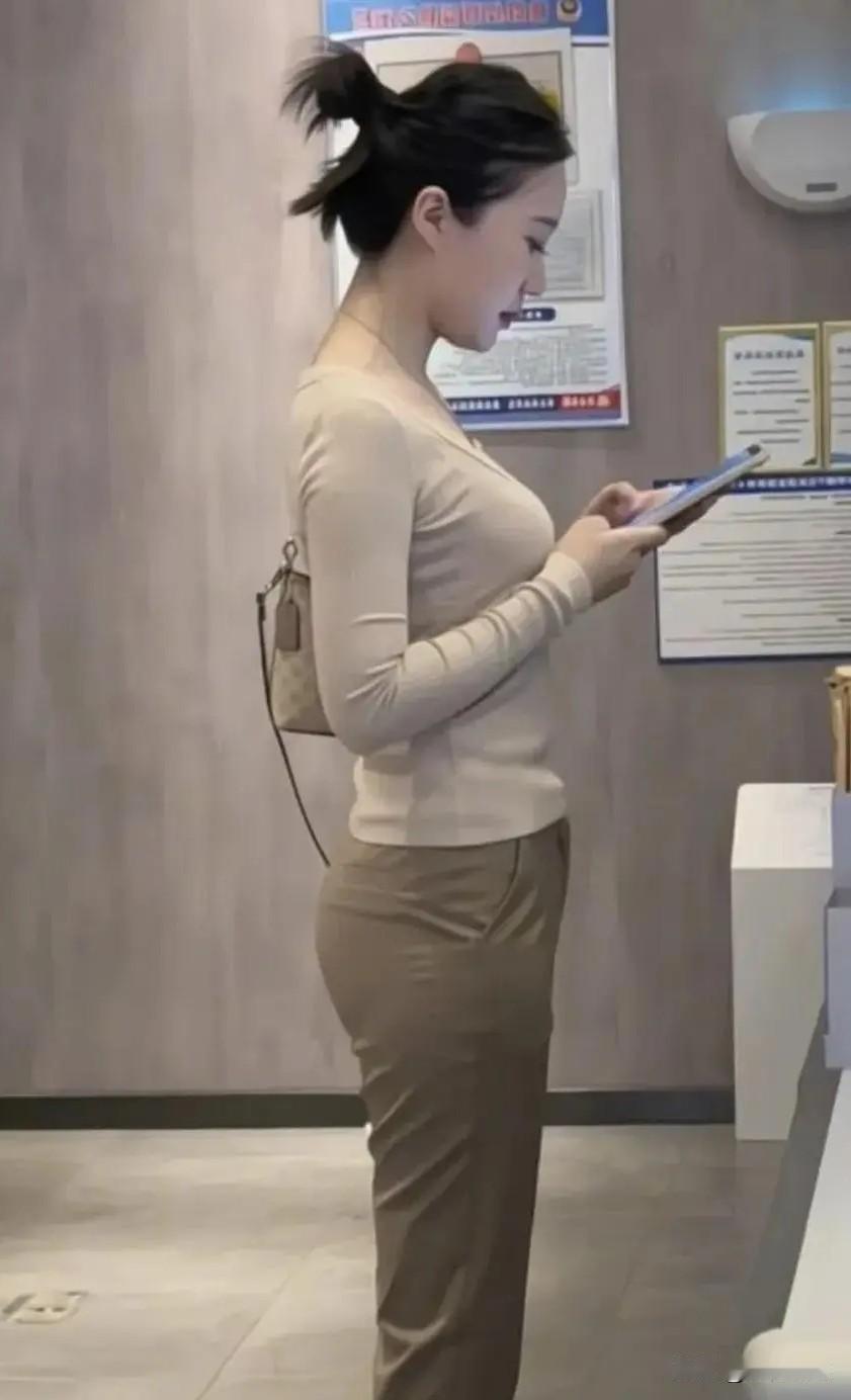 能有这样的身材，已经超越99%的普通女人了