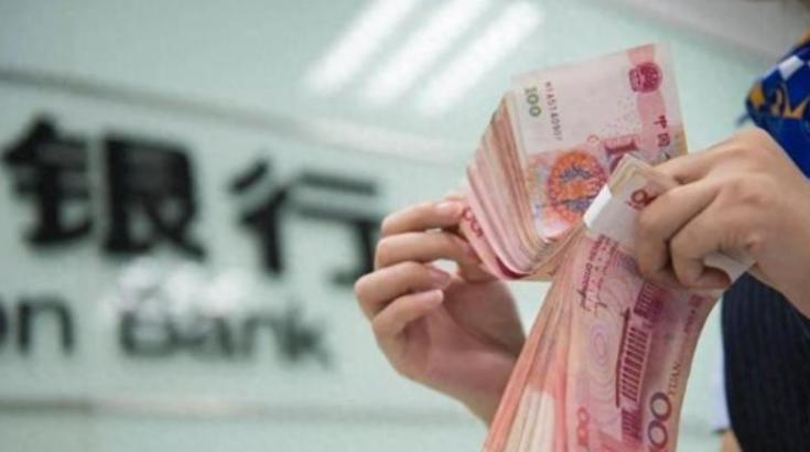 这三件事单独看，每一件都挺奇怪的。但如果把它们放在一起，你会发现它们指向的是同一