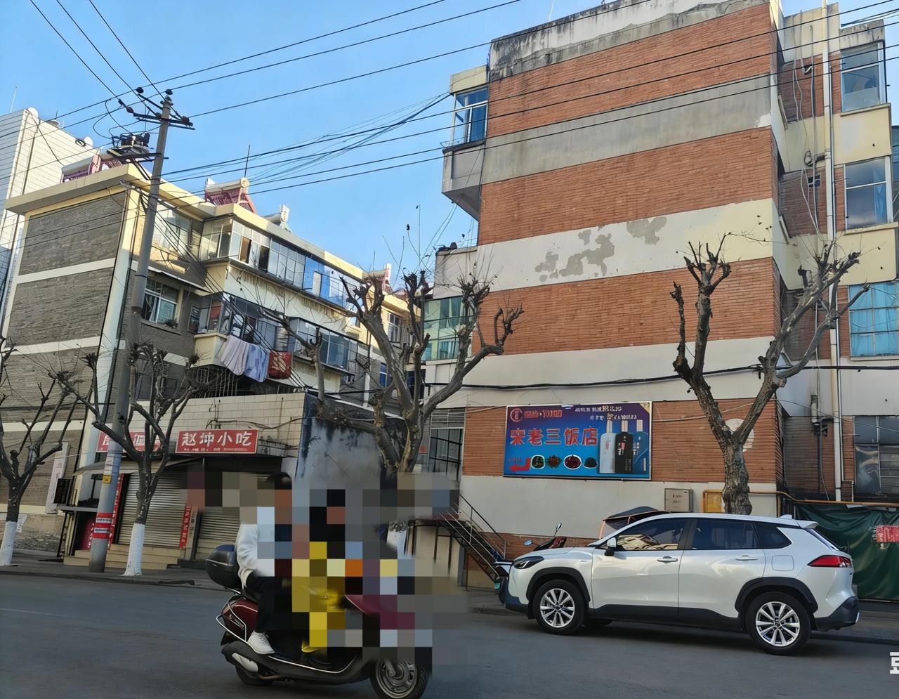 这个年过得惊心动魄，但是温暖如春。14号，孩子们飞过来四个，年轻人来了，我松了一