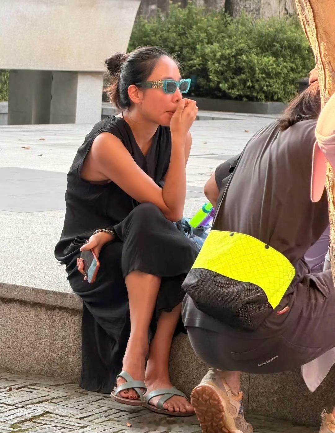 张婉婷疑似怀三胎了张婉婷这坐姿感觉不像怀了三胎的人啊 