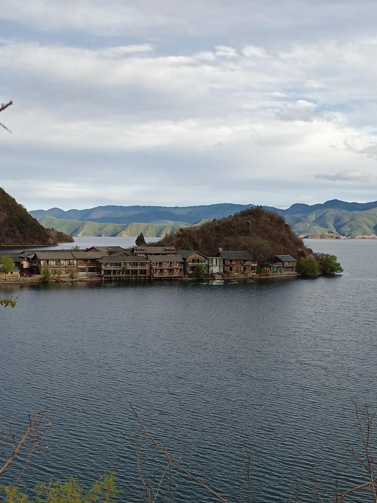 有时候想想老妈说的很对，现在自己经历了。   
       我妈健在的时候常对