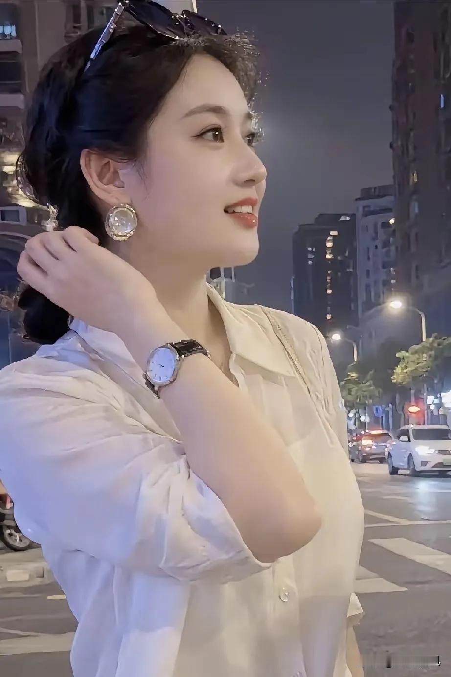 女人最容易出轨的，就这四个地方:

一、健身房
她迷恋的不是那块肌肉，是教练扶她