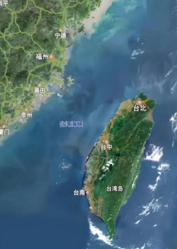 台海困局，最大教训是我们用四十年善意浇筑桥梁，对方却用顺差买刀枪。空谈决断，怀柔
