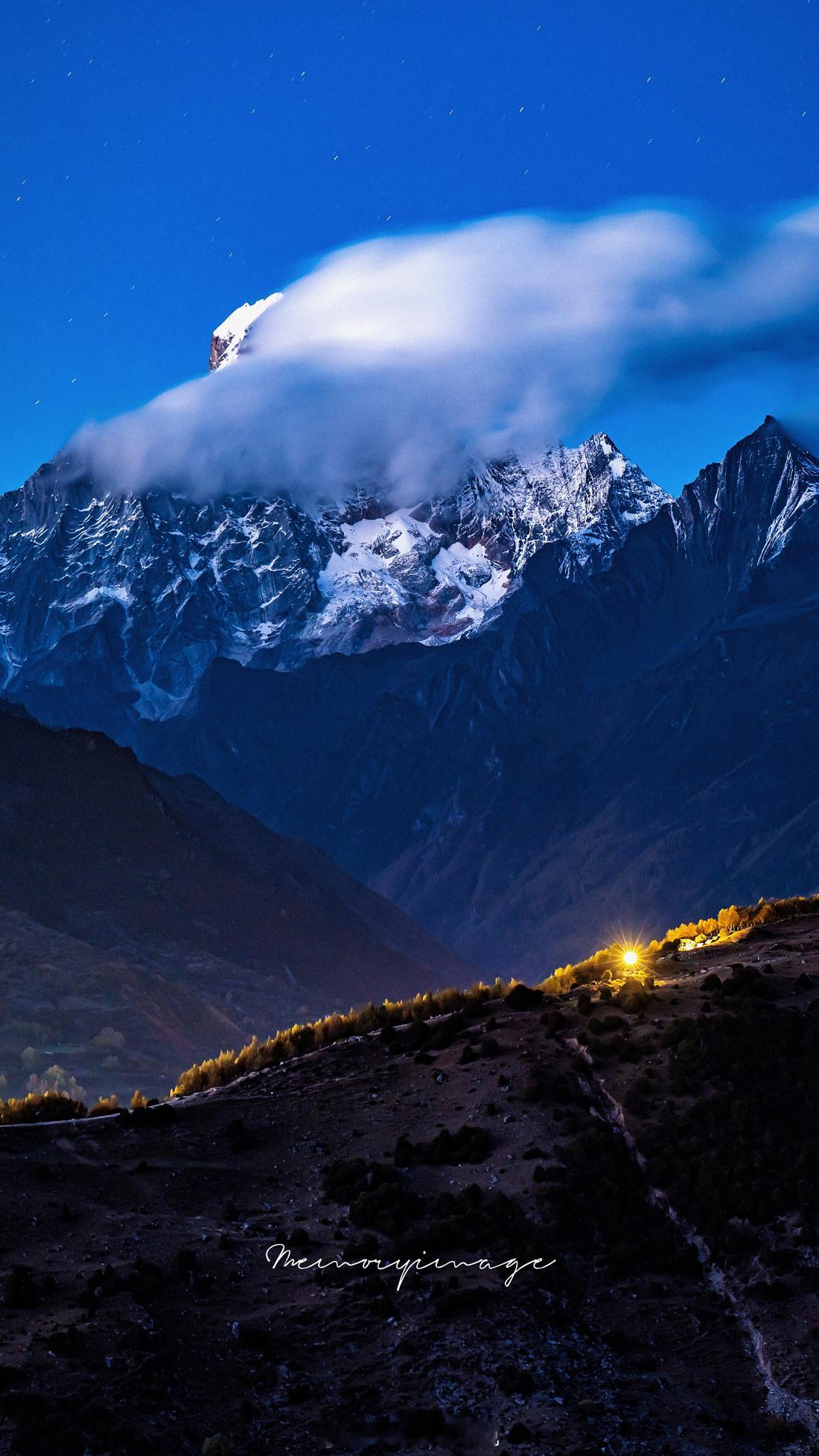 幺妹儿羞答答的不愿露出真颜………​那咱就明天再见, 晚安了[月亮]四姑娘山幺妹峰