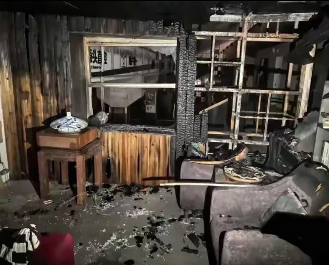 绍兴凌晨大火惊现离谱反转！报警救火的热心人，竟是点火的真凶

只因上厕所没纸就纵