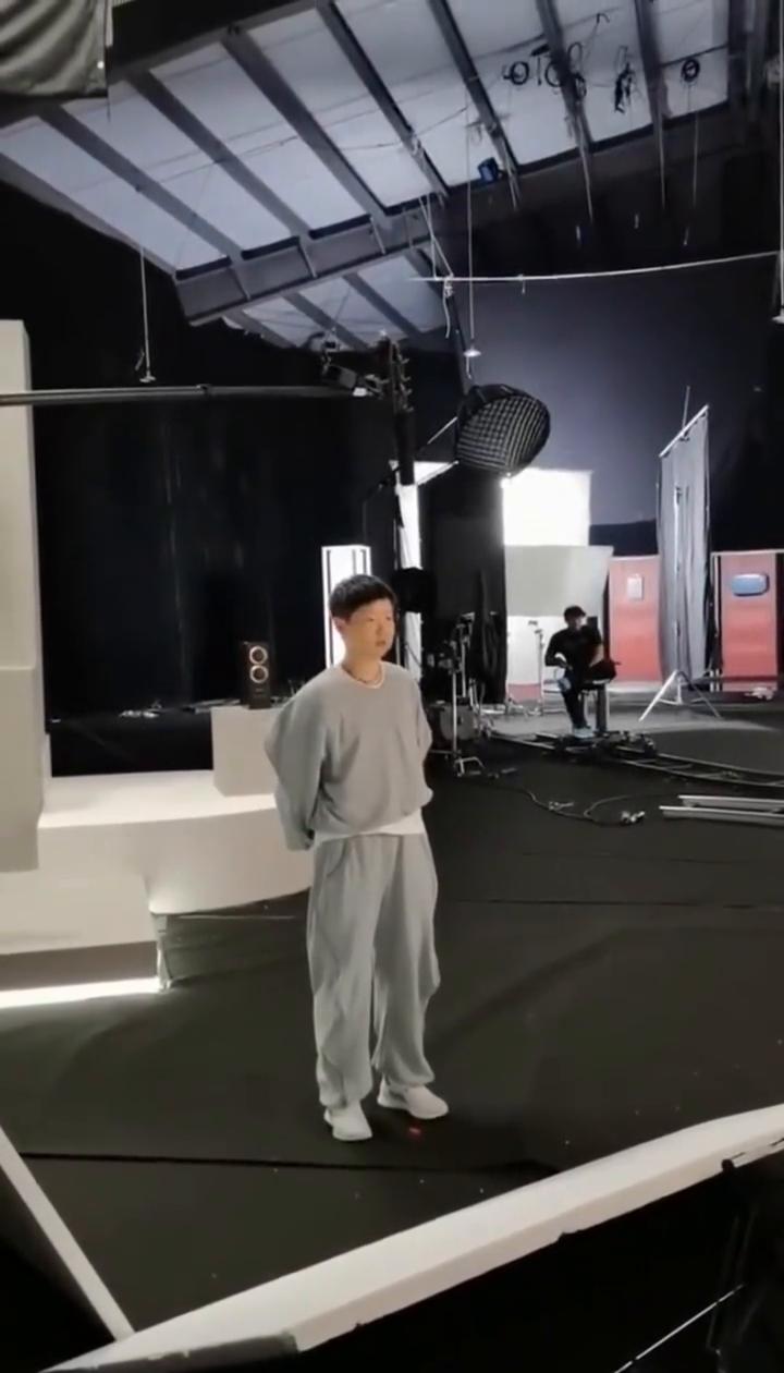 我正在备战乒乓球世界锦标赛，希望大家多多支持乒乓球，多多支持国产优秀产品。接下来