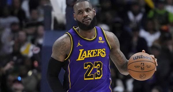 据《The Athletic》报道，消息人士透露，如果勒布朗·詹姆斯在今夏选择跳