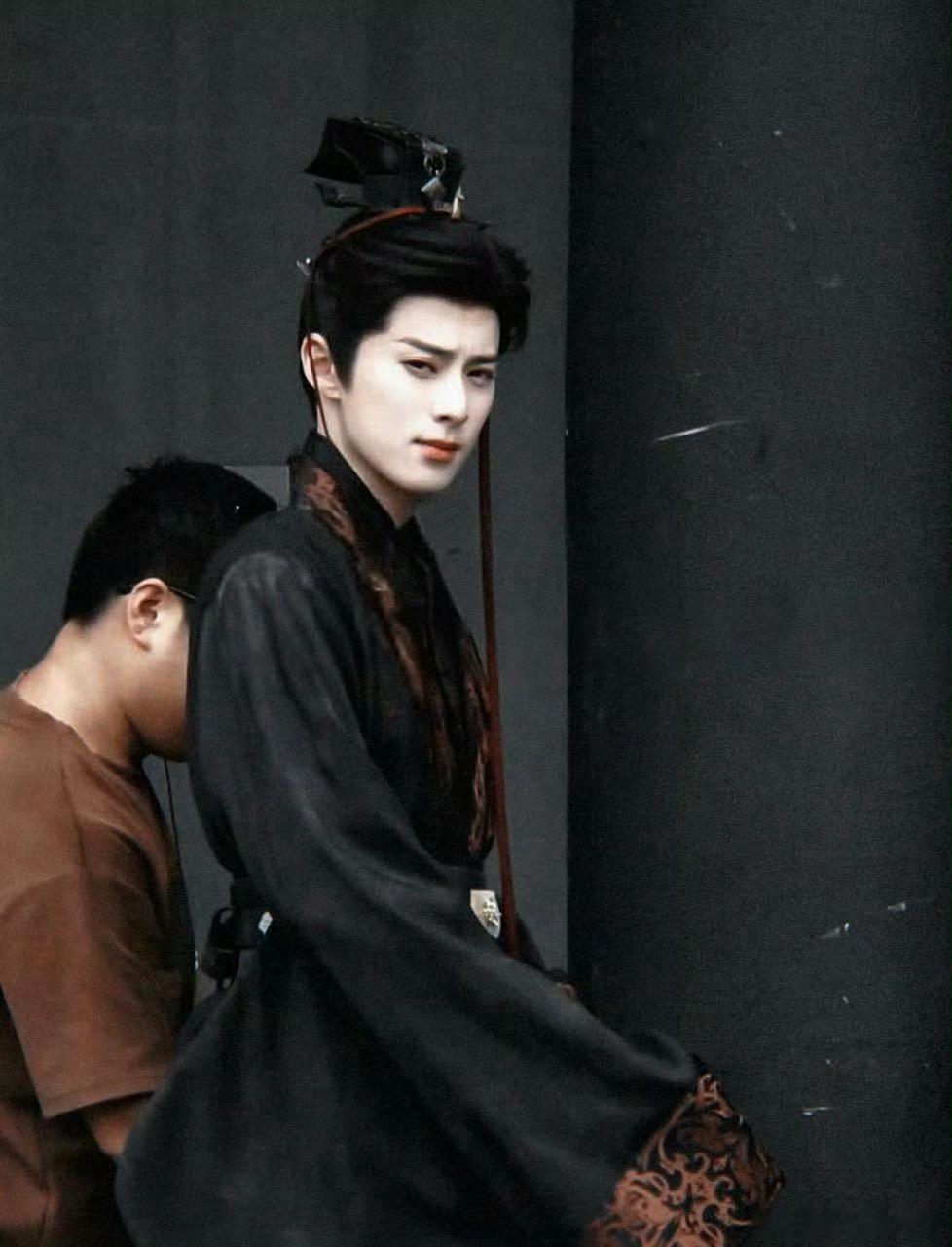 造型不错嘞王鹤棣束发造型王鹤棣将门独后新造型路透