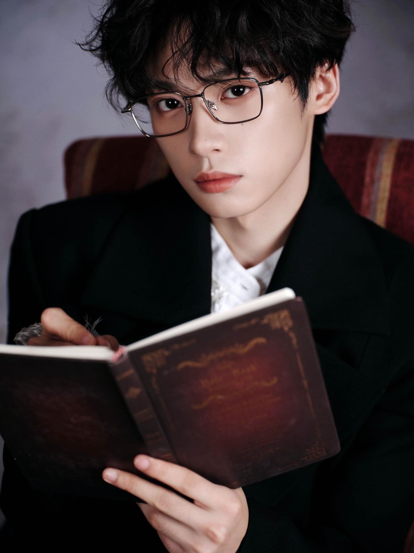 瑞鹤娱乐ins更新📸coming soon！梓渝帅成啥样了 ​​​