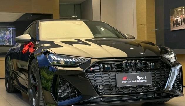 奥迪RS 7 Sportback Performance，生而为焦点当传奇黑车色