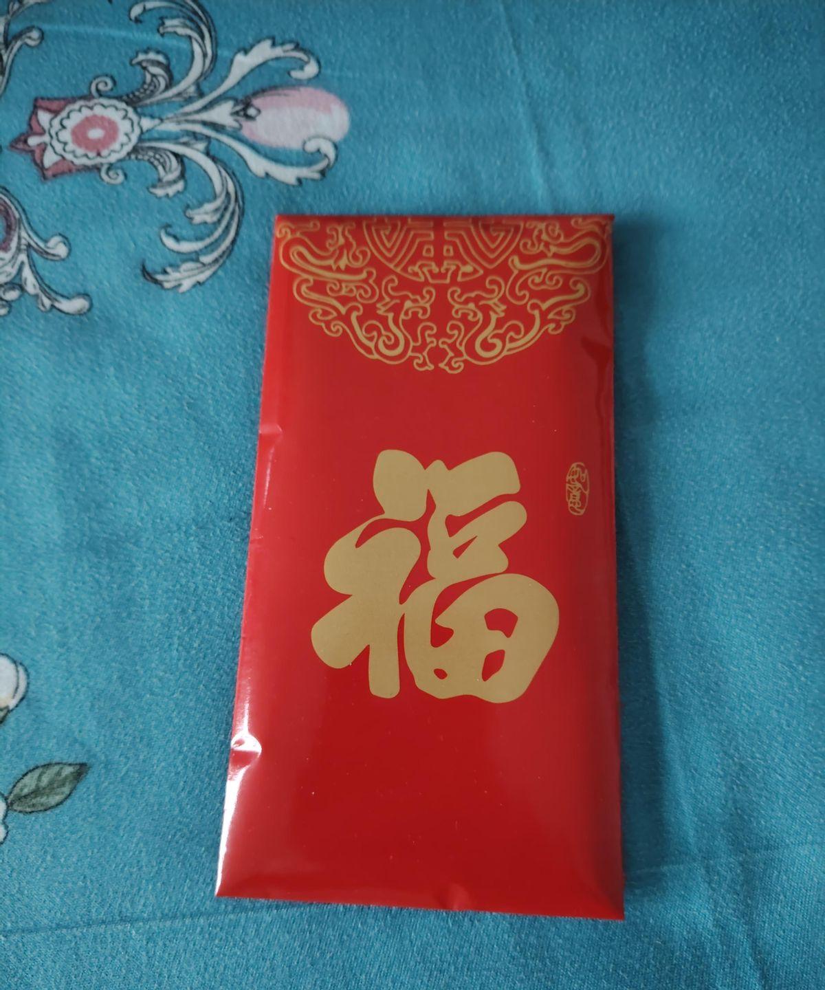中秋节，儿子和儿媳回来陪我们团圆，两天相处温馨又美好。临别时，车刚要启动，儿媳打