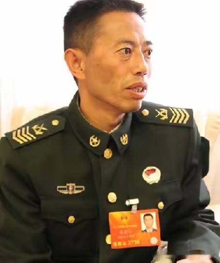 导弹兵王王忠心，1999年开始两次退伍被召回，妻子笑他：“只长胡子，不长职务”！