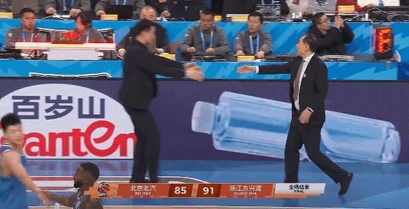 卫冕冠军浙江客场91:85击败北京，看来北京男篮面对卫冕冠军内心还是有一些阴影，