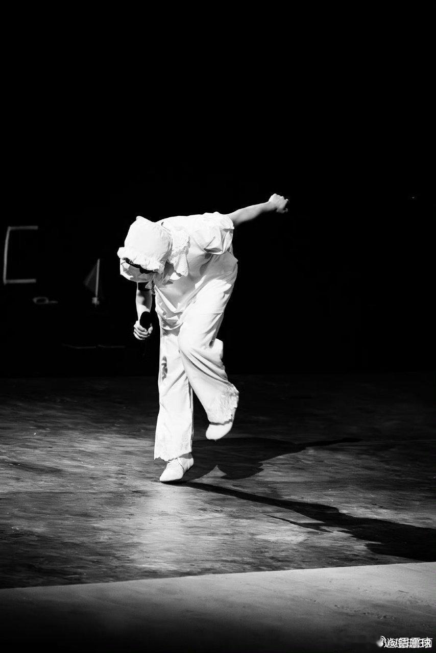 周震南粉丝提前过年了真的羡慕了，看完演唱会，还能收到124张图！双向奔赴的爱呀，