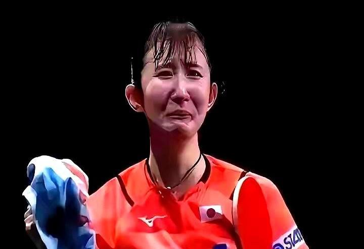 憋屈太久，哭一场才像活人。

3:6落后还能翻，早田希娜把“我不行”三个字撕得粉