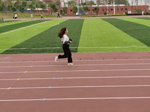 17岁陈妤颉女子百米夺冠