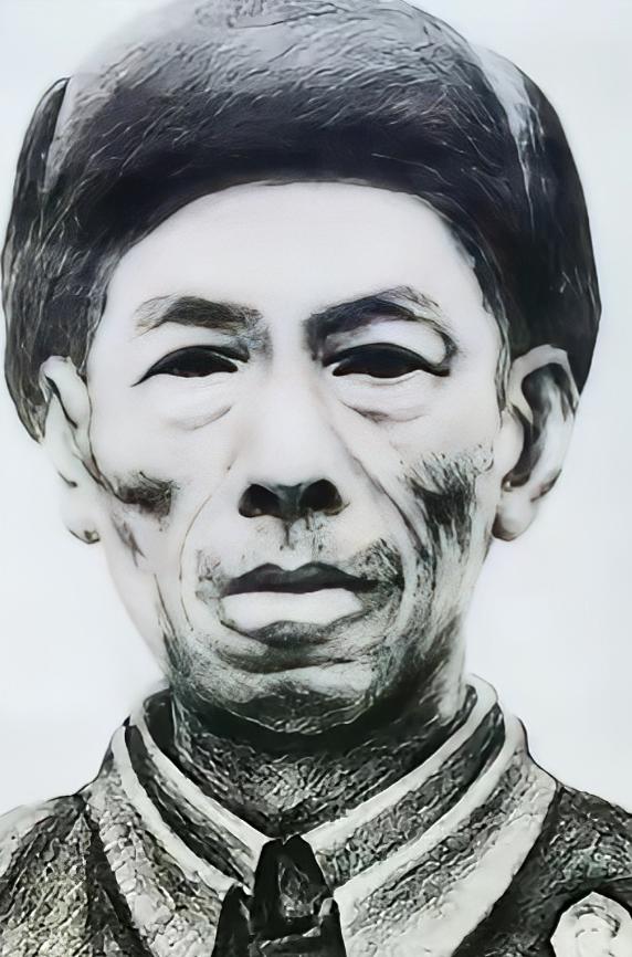 1952年晚，几名美军举起刺刀对着志愿军的遗体肆意刺捅，没多久便大摇大摆地离开。