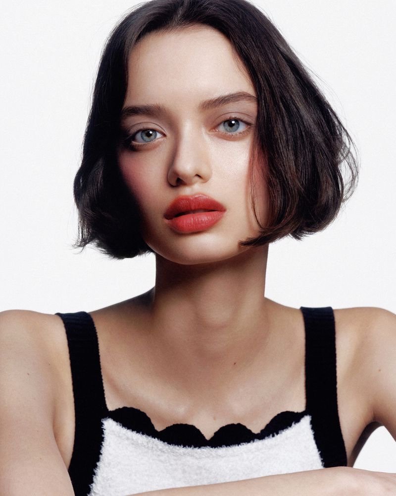 模特Anick Chan出镜《Who What Wear》2026年1月彩妆大片