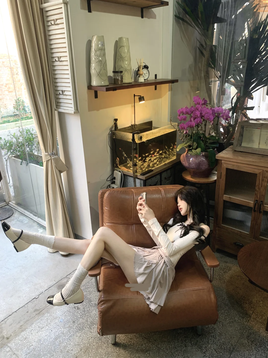 「慵懒少女的午后时光」