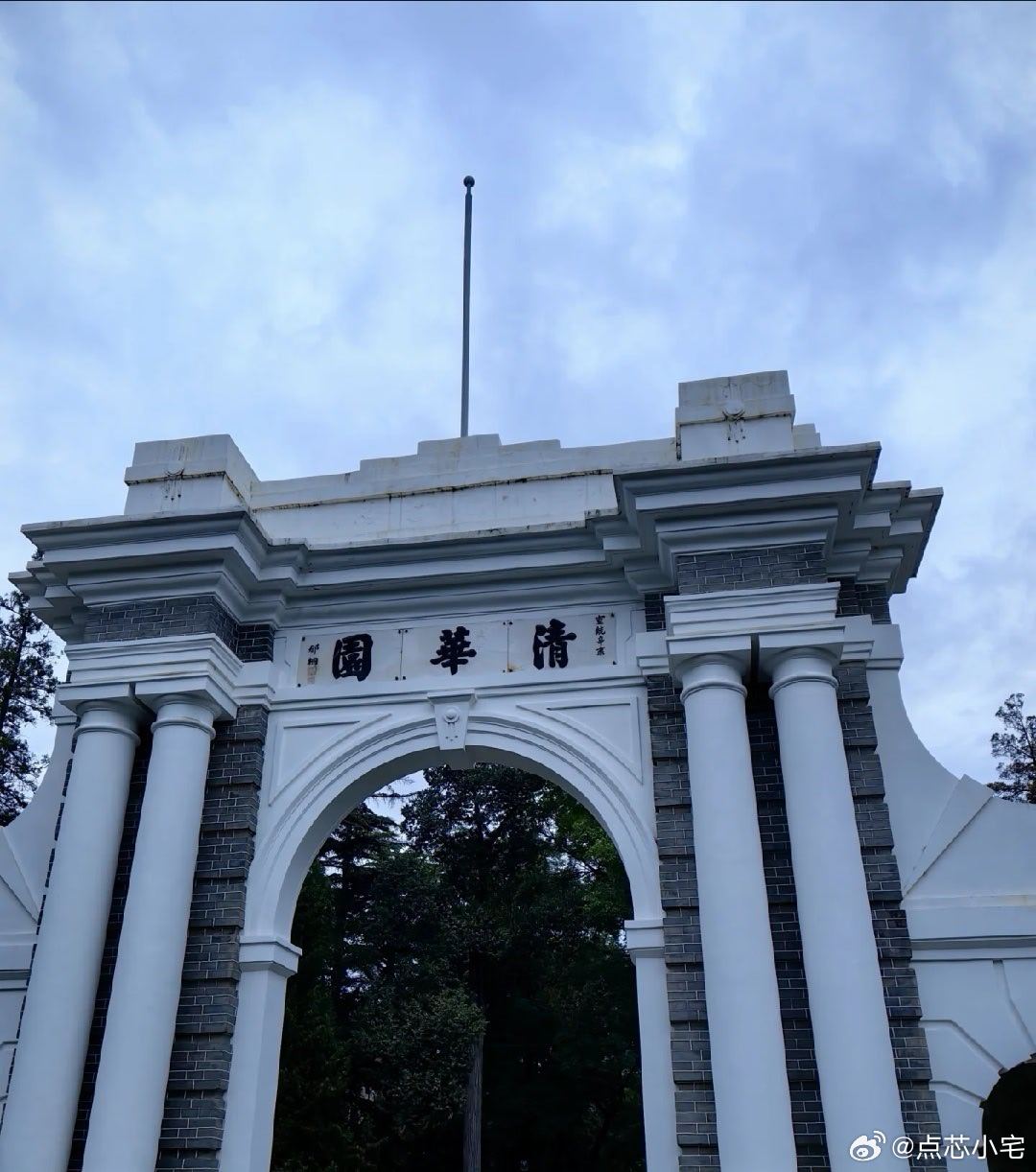 清华大学一本科生被公告退学 挺正常的吧，人家考上了，凭什么不能退？我觉得去酸人家