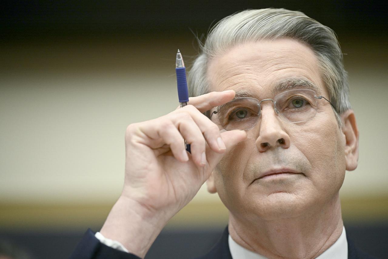 伊朗与贝森特开打金融战！

伊朗议长卡利巴夫在社交账号发文警告，针对的是部分阿拉