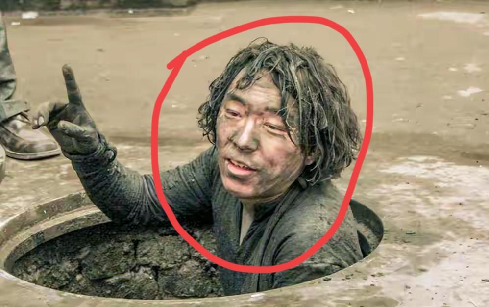 人到了中年，
看到黄渤这事儿，
最大的醒悟，
是你拼了半条命挣来的百亿身家，
在