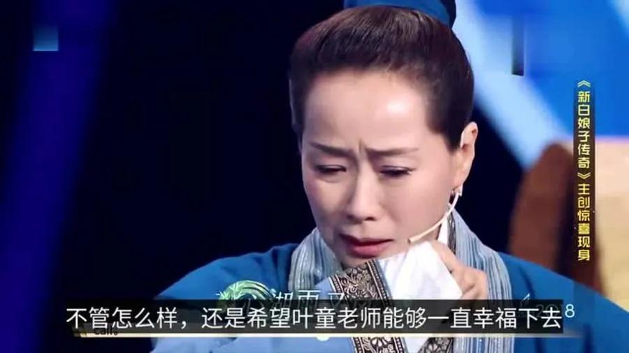 《新白娘子传奇》的导演选择叶童反串许仙
 主要有以下原因
被叶童之前的扮相所吸引