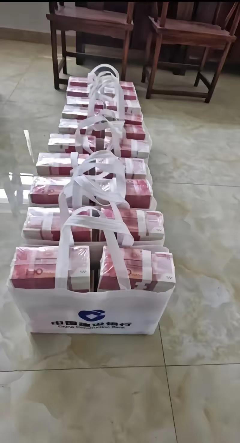 现代人有多少钱才能躺平？
​1.第一：2000万以上才能躺平。
​2.第二：10