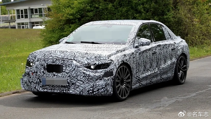 名车志谍照【彻底告别V8内燃机？2028款梅赛德斯 AMG E63测试曝光】新车