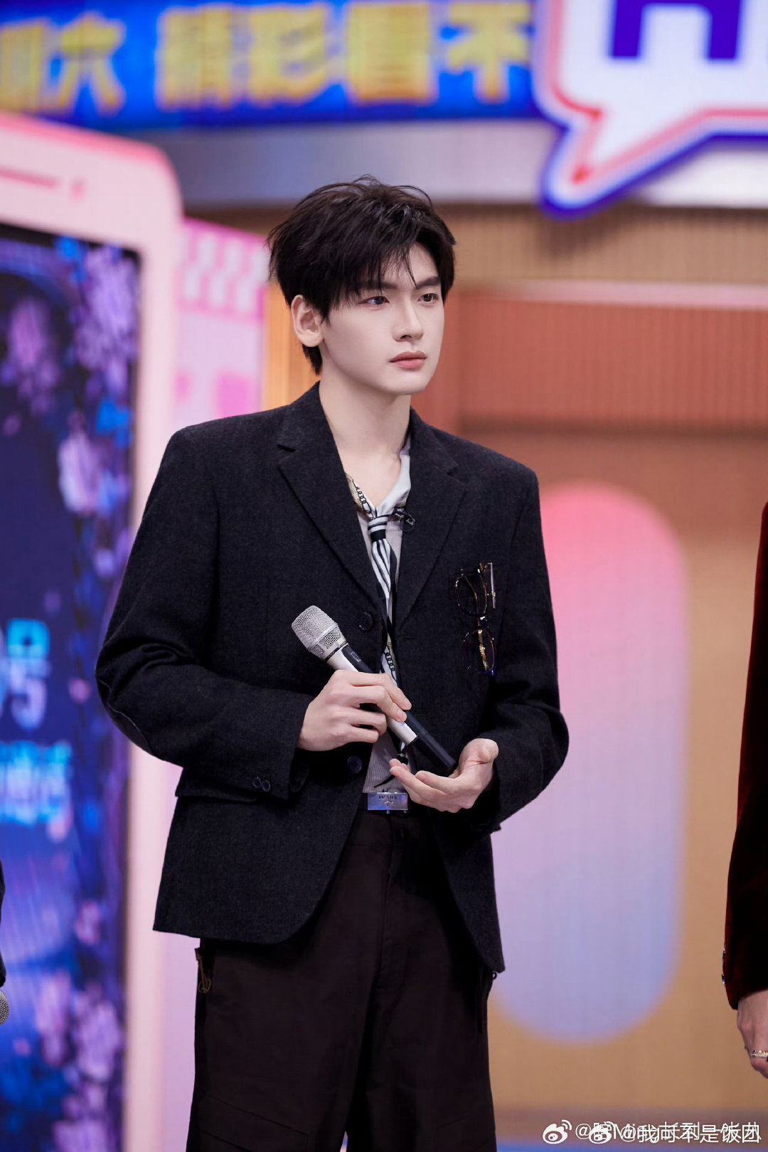 翟潇闻现场清唱情深深雨濛濛翟潇闻live实力好稳！清唱自带氛围感，温柔嗓音诠释经