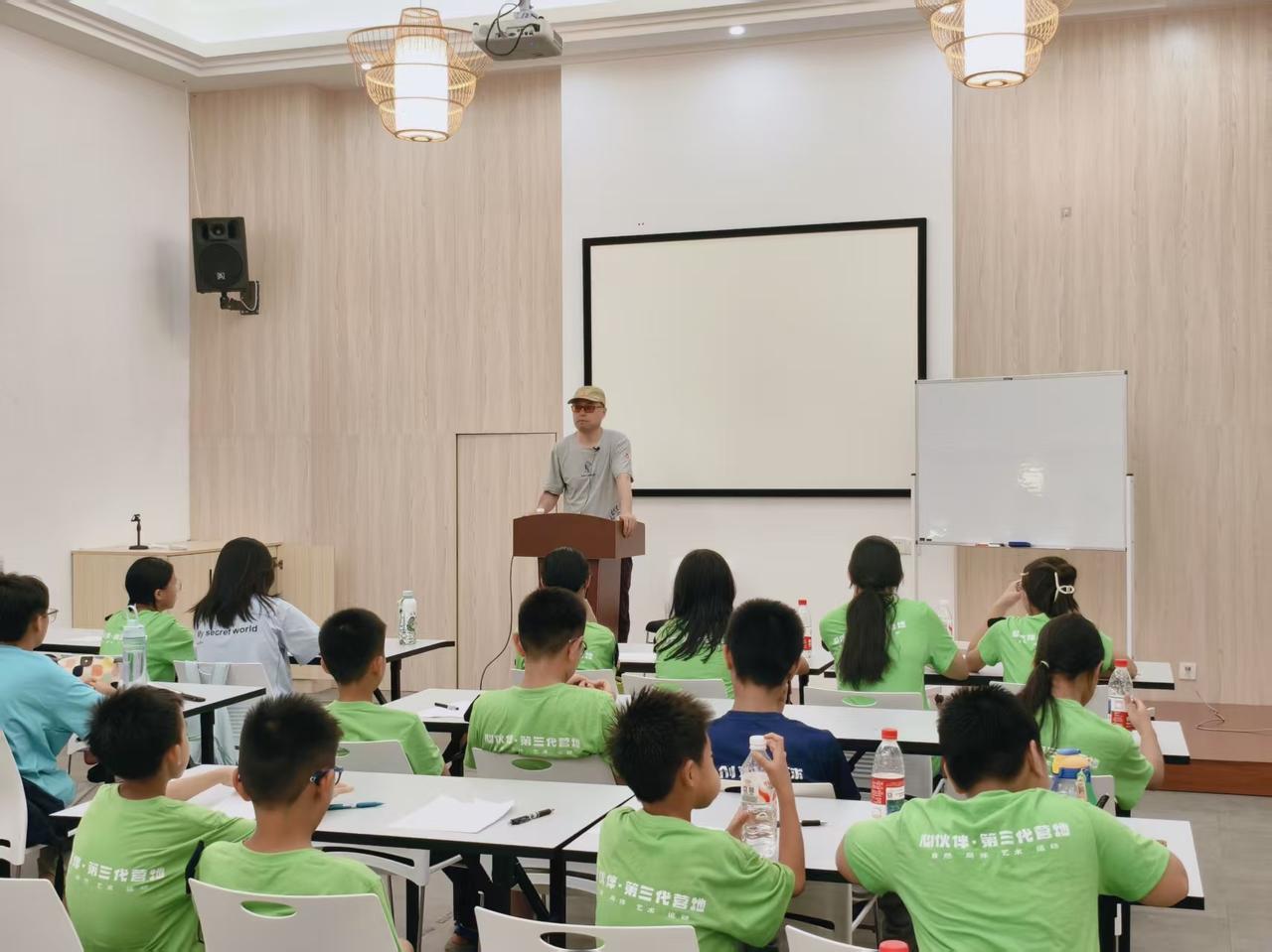 走进无锡成长营｜一堂给当代青少年的心理成长课

镜头定格下无锡营地的课堂瞬间，赵