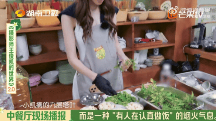 王俊凯独特的摄影视角王俊凯摄影视角镜头交到王俊凯手中，开启属于他的拍摄时刻，独特