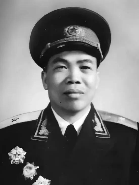 开国少将韦祖珍1912出生在广西东兰县，1928年参加邓小平、张云逸、韦拔群等领