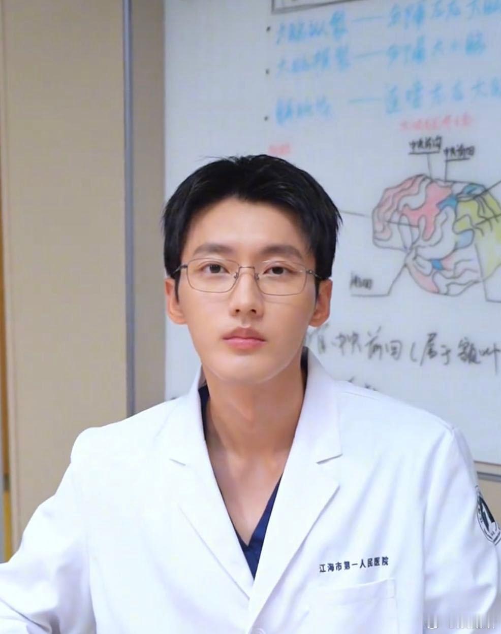爱你费尽心机又小心翼翼 谁不想被师铭泽演的蒋毓偏爱啊，明目张胆的暗恋，有被宠到！