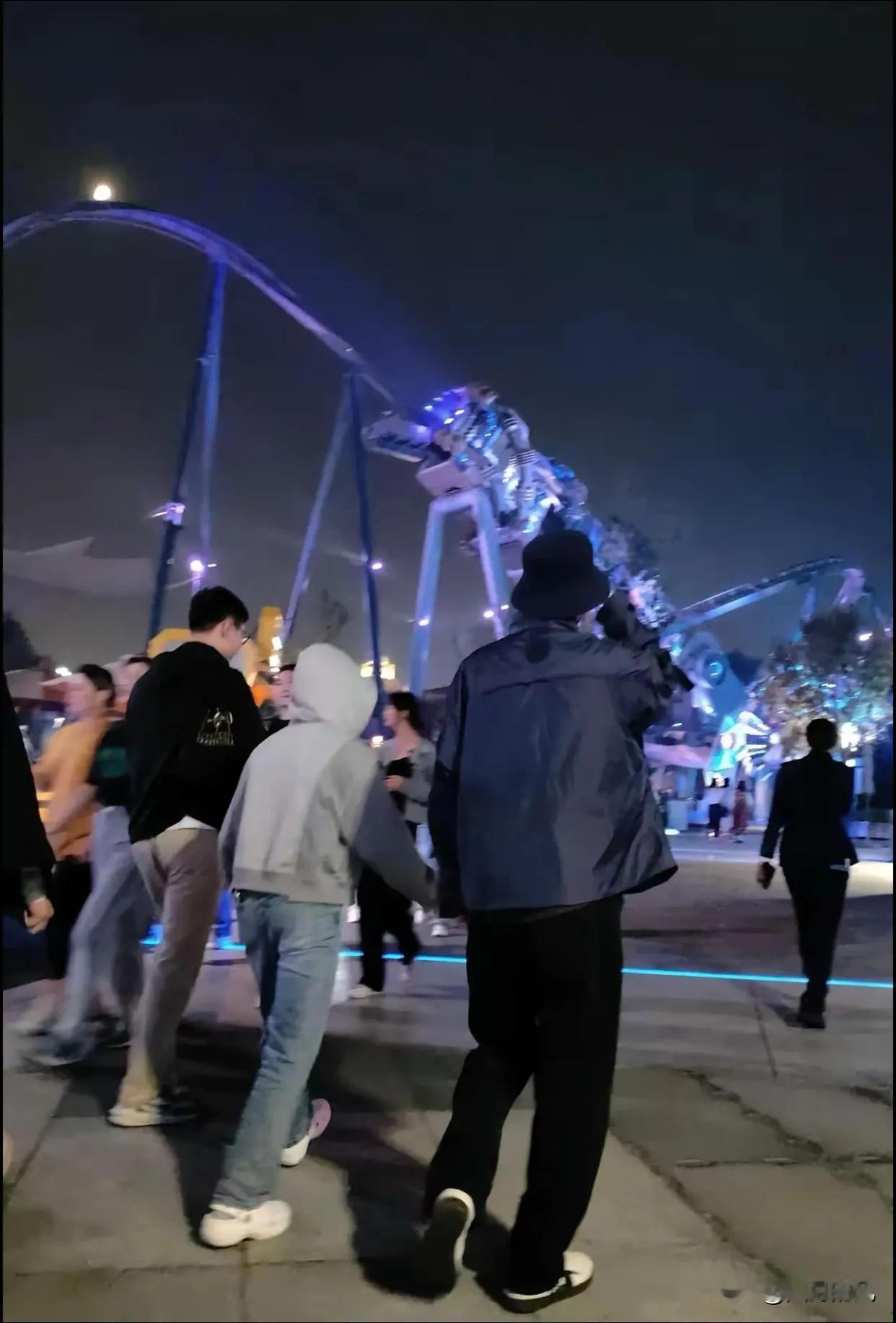 天呐！简直不敢相信自己的眼睛！全红婵和王俊凯牵手竟然被曝光了！一度以为自己看错了