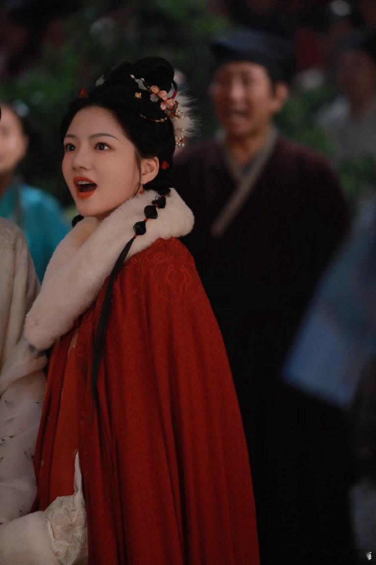 任敏一口气发了154张照片《良陈美锦》超点刚开，物料就跟不要钱似的往外甩，这也太