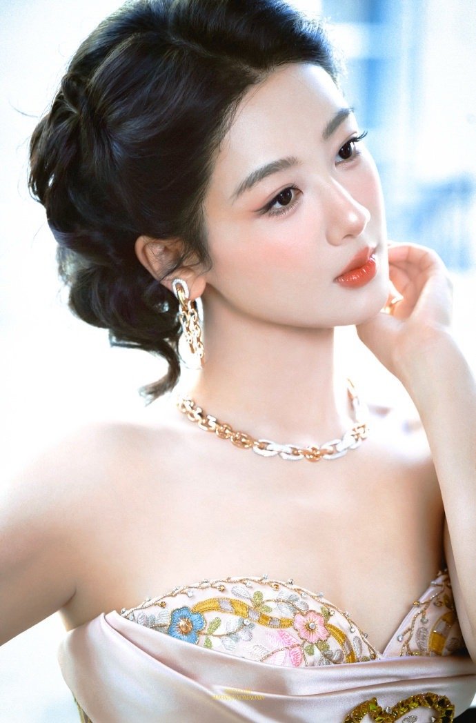 杨紫玉兰花开君再来 💜杨紫董竹君 人生只要两次幸运就好，一次遇见你，一次走到底