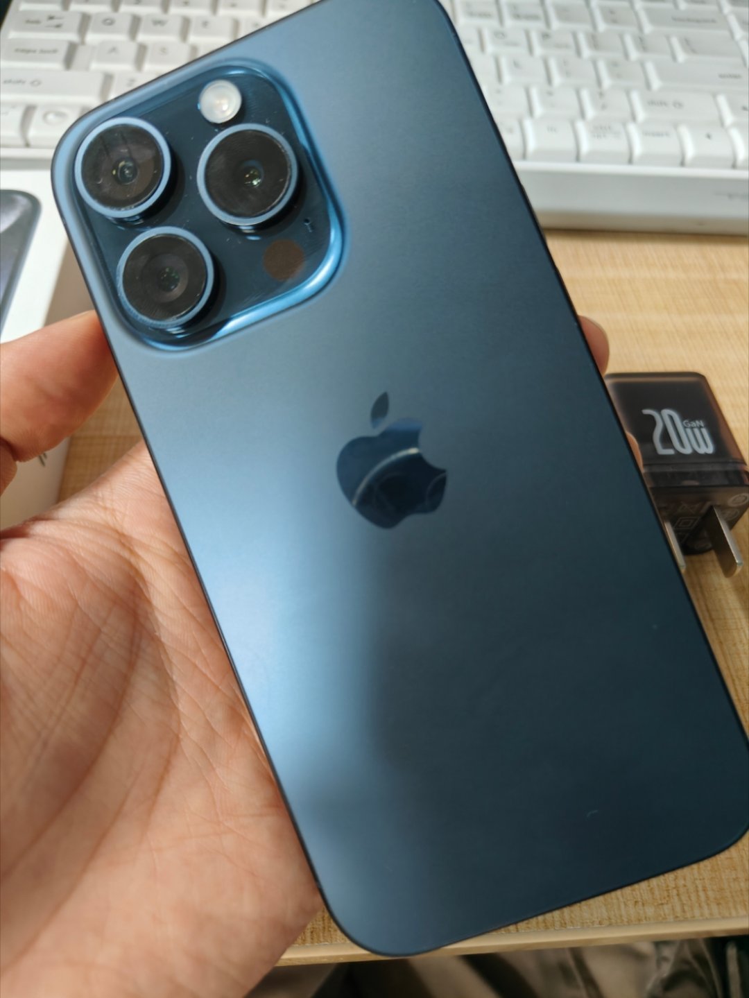 #iPhone15美国市场销量或陷入停滞# 那就赶紧运到国内来吧。我的iPhon
