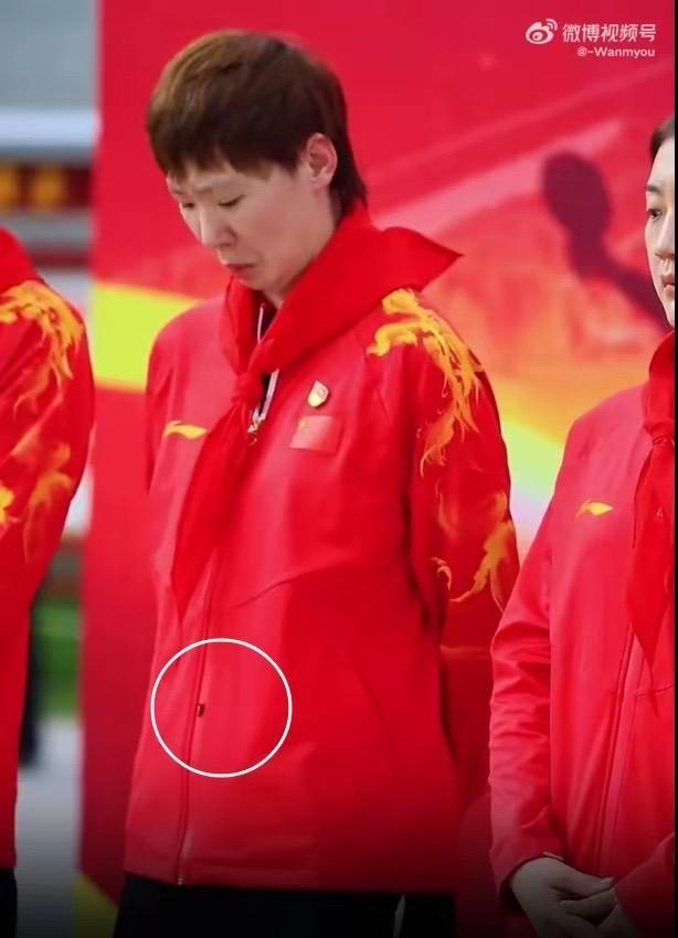 马琳帮王曼昱赶虫子，虫虫飞过了梦和莎，被刘国梁的肚子接住了哈哈哈哈哈哈哈哈哈完蛋